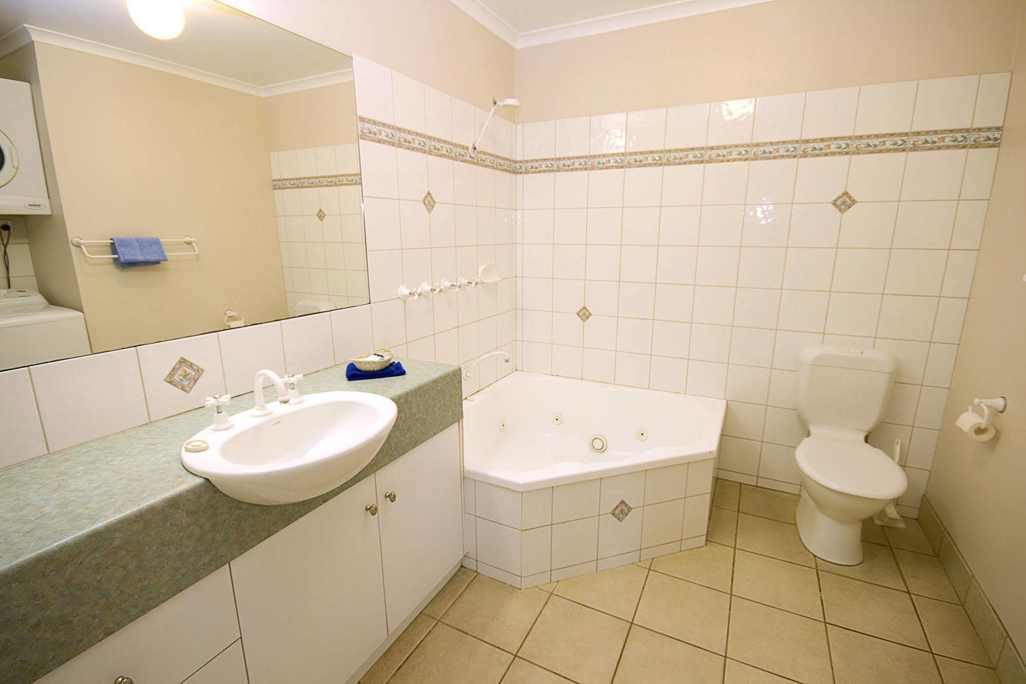 Lorne Ocean Sun Apartments ภายนอก รูปภาพ